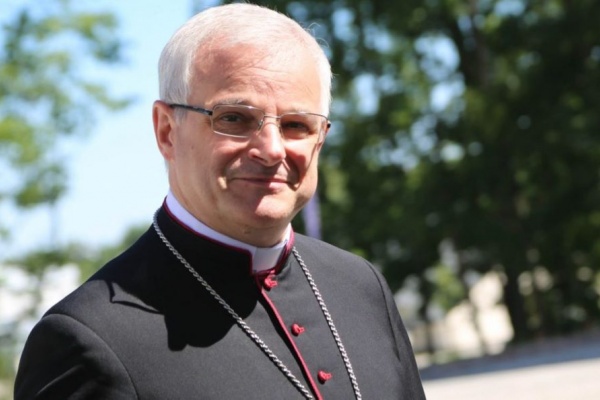 biskup marek mendyk
